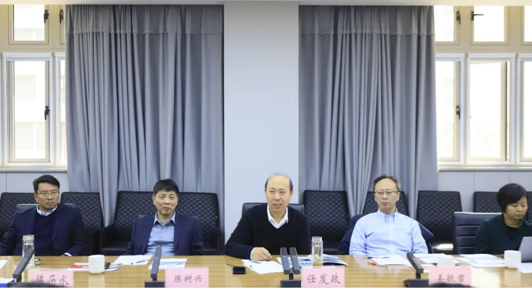 花花牛乳業(yè)集團(tuán)黨委書記、董事長唐洪峰一行赴中原食品實(shí)驗(yàn)室同中國工程院院士、中原食品實(shí)驗(yàn)室主任任發(fā)政座談交流