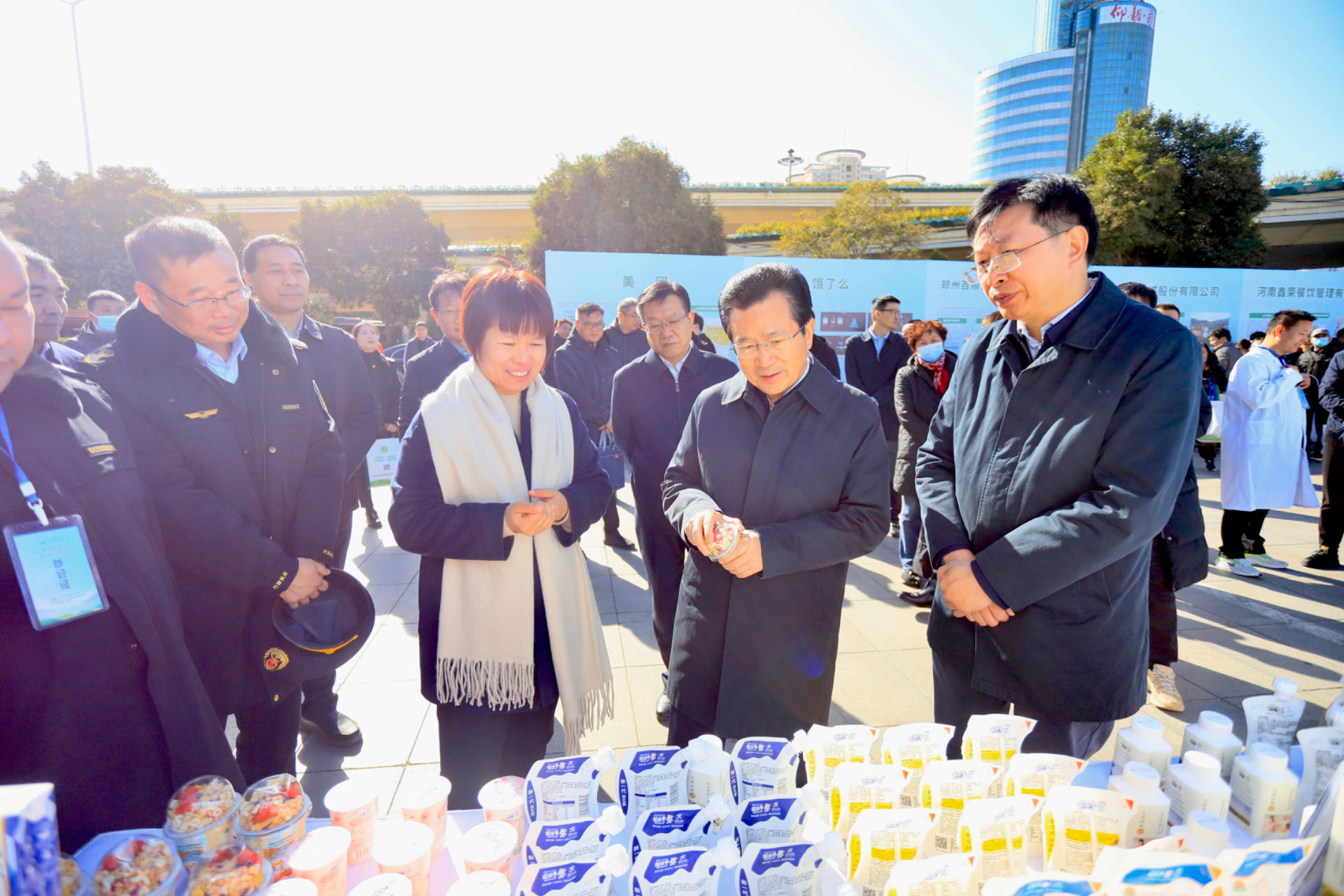 花花牛丨落實食品生產(chǎn)加工企業(yè)質(zhì)量安全主體責(zé)任，助力人民群眾生活更美好——2023年河南省暨鄭州食品安全宣傳周啟動儀式隆重舉行