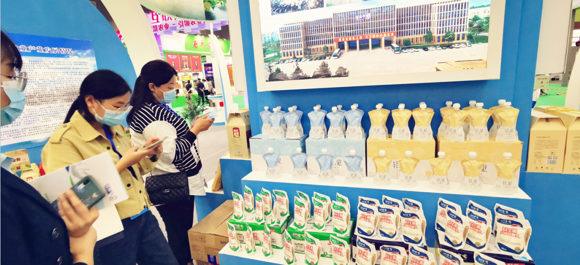 喜報 | 花花牛輕覺酸奶榮獲第二十四屆中國農產品加工業(yè)投資貿易洽談會金質產品獎