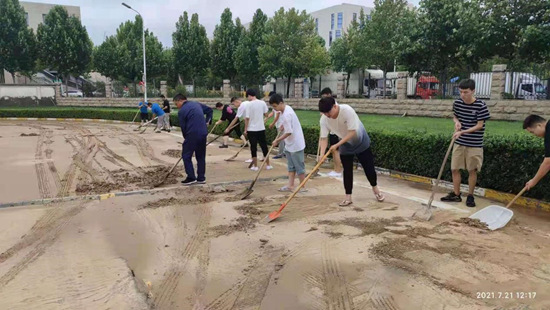 微光匯聚、風(fēng)雨同舟，我們一起扛！