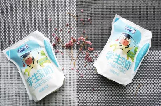 花花牛首款愛克林低溫學(xué)生飲用酸牛奶上市啦！?。? title=