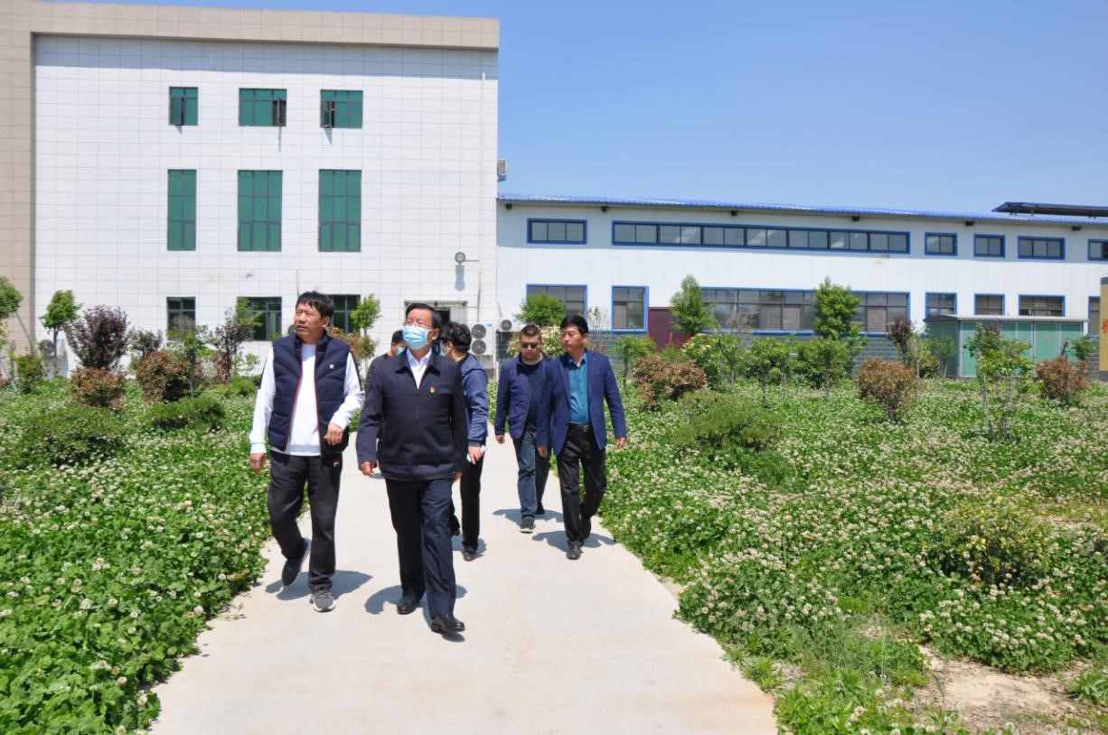 商丘市委常委、宣傳部部長王全周一行蒞臨睢縣瑞亞牧業(yè)有限公司調(diào)研