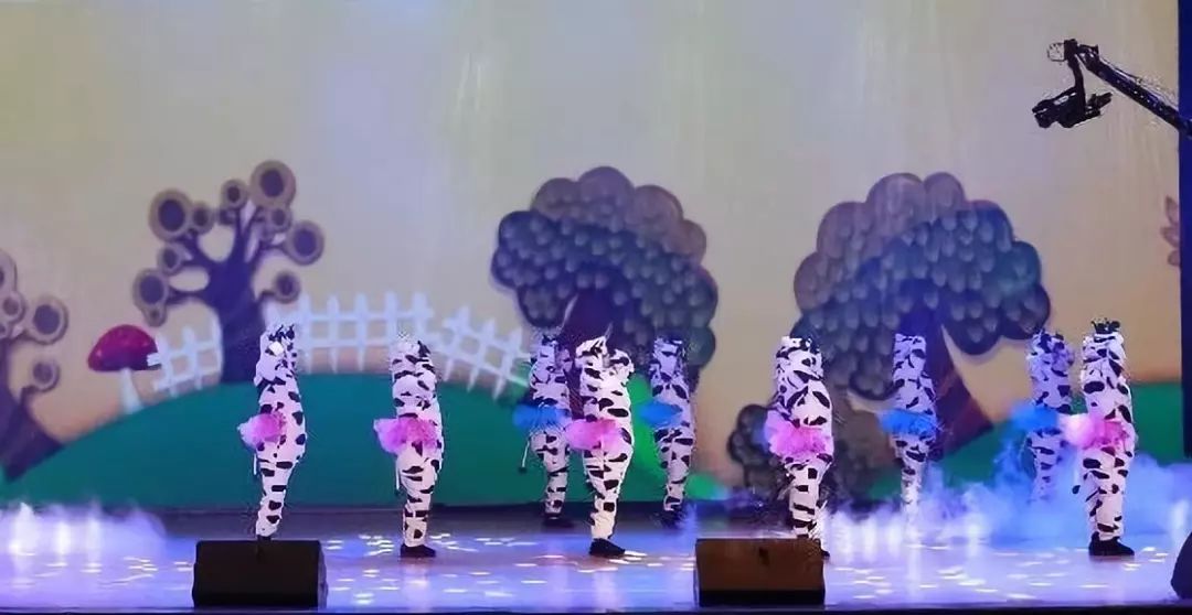 “贏在2019”，花花牛乳業(yè)集團(tuán)2019年新春晚會(huì)盛大開(kāi)幕