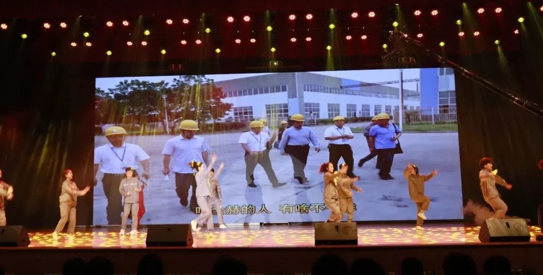“贏在2019”，花花牛乳業(yè)集團(tuán)2019年新春晚會(huì)盛大開(kāi)幕