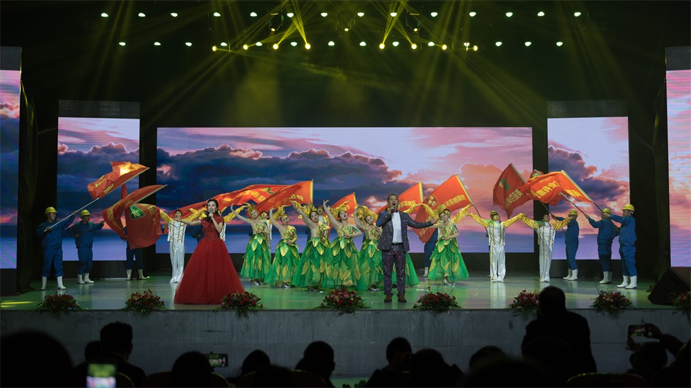 “不忘初心、聚力前行” 花花牛集團2018迎新春聯(lián)歡會隆重舉行