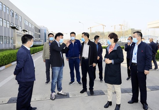 鄭州市人大副主任孫黎、市政府副市長(zhǎng)李喜安一行 蒞臨花花牛開(kāi)展“三送一強(qiáng)”活動(dòng)
