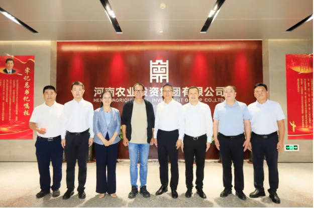 東方甄選俞敏洪先生到訪河南農(nóng)投集團，品嘗花花牛產(chǎn)品并給予高度評價
